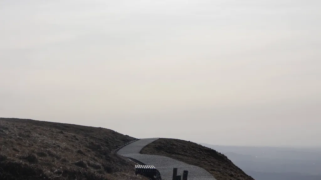 Chemin dans la brume — Puy de Dôme