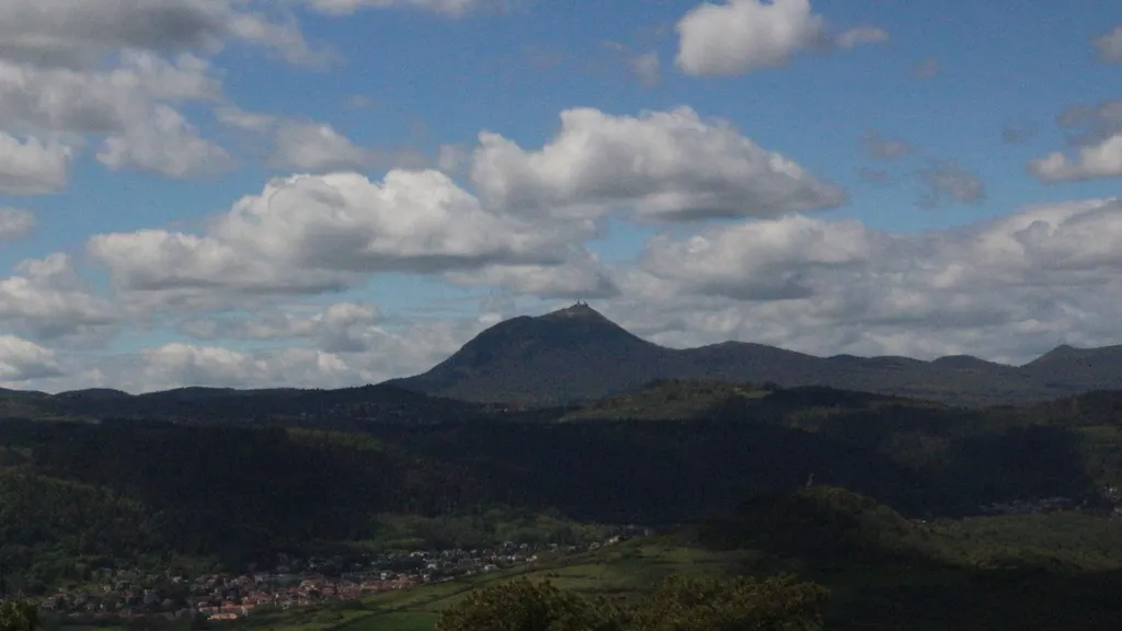 Sommet sous les nuages — Puy de Dôme